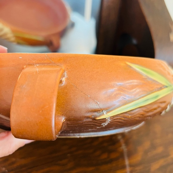 Roseville basin and candle sticks - Picture 7 of 11